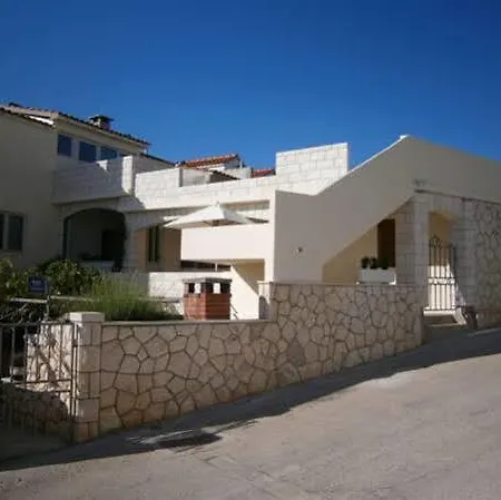 Huljić 3* Hvar Town