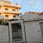 Huljic Pensión 3*